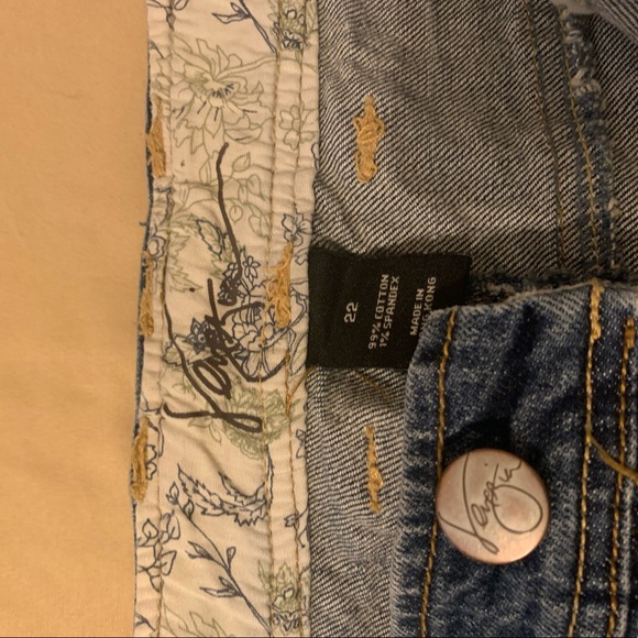 Supreme Jean Capri size 22. Brown design on back pocket - Picture 6 of 10